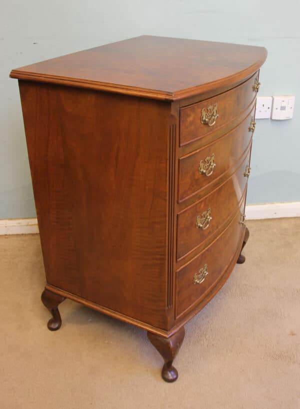 Antique Bow Front small Walnut Chest of Drawers - Image 4