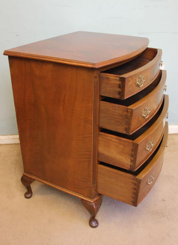 Antique Bow Front small Walnut Chest of Drawers - Image 7