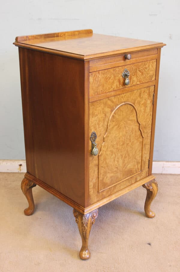 Antique Quality Pair of Burr Walnut Bedside Cabinets - Image 7