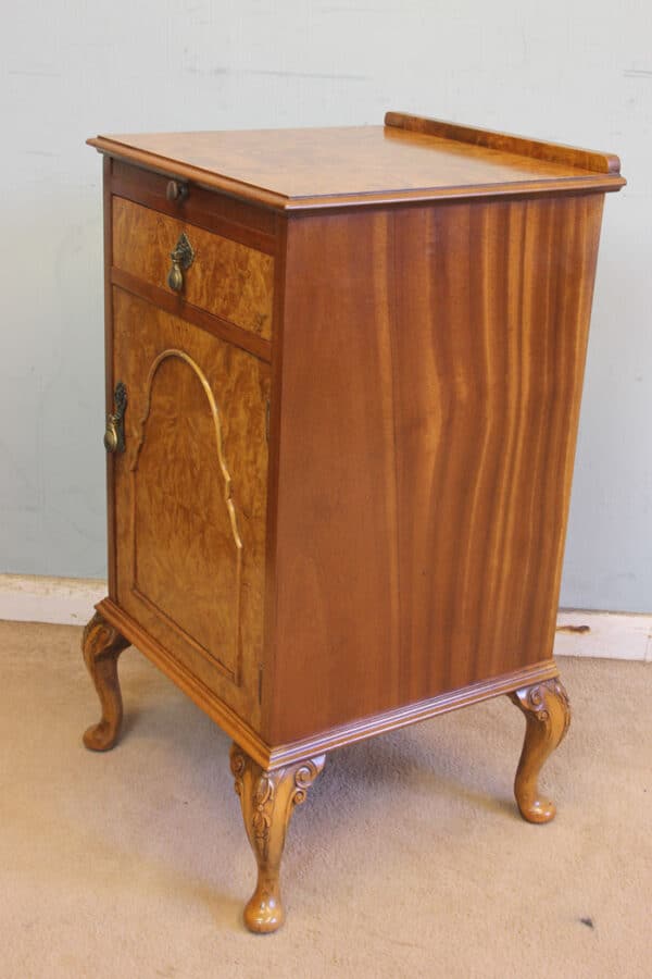 Antique Quality Pair of Burr Walnut Bedside Cabinets - Image 9