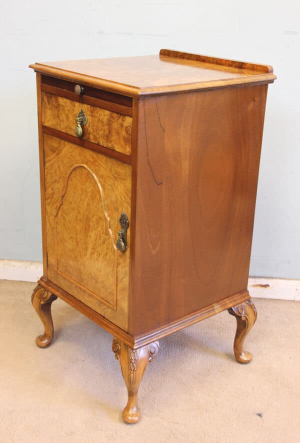 Antique Quality Pair of Burr Walnut Bedside Cabinets - Image 10