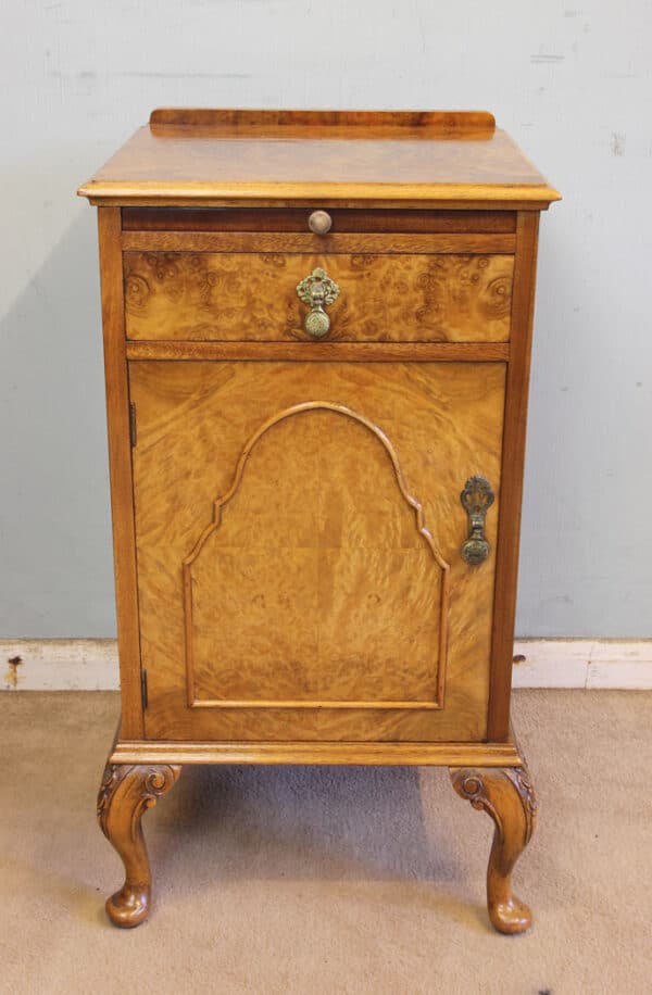 Antique Quality Pair of Burr Walnut Bedside Cabinets - Image 11