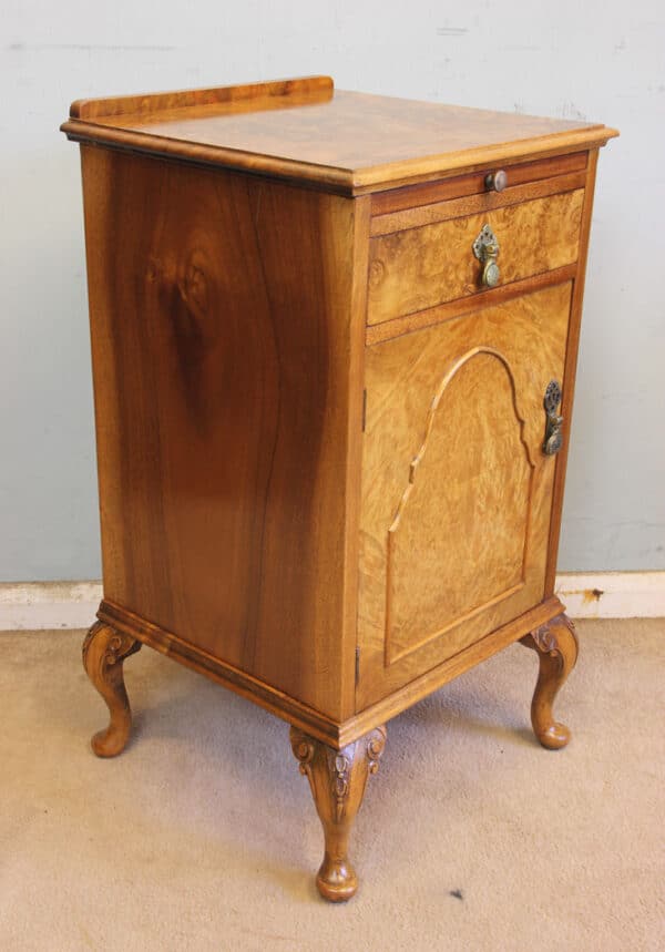 Antique Quality Pair of Burr Walnut Bedside Cabinets - Image 12