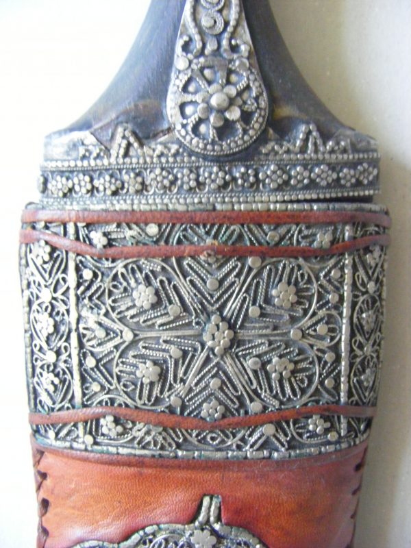 Beautiful silver Jambiya LARGE Wood Handle Steel Blade Omani Saudi Arabia - Image 4