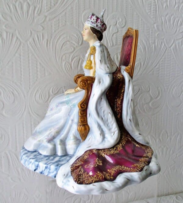 Royal Doulton Porcelain Figurine ~ “Diamond Jubilee” ~ HN 5582 ~ Different Colourway Figurine Vintage 4