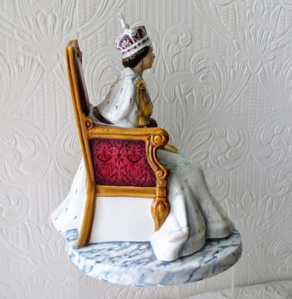 Royal Doulton Porcelain Figurine ~ “Diamond Jubilee” ~ HN 5582 ~ Different Colourway Figurine Vintage 6