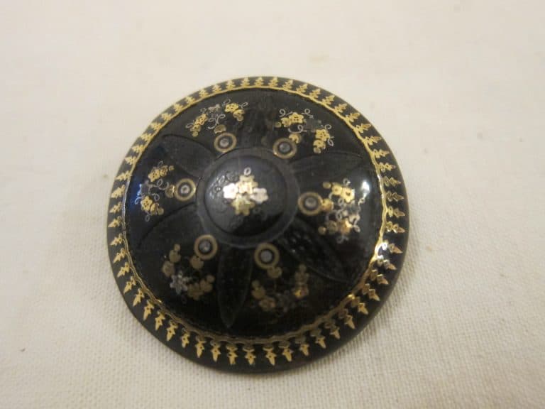 Early 19th Century Inlaid Gold Tortoiseshell Brooch