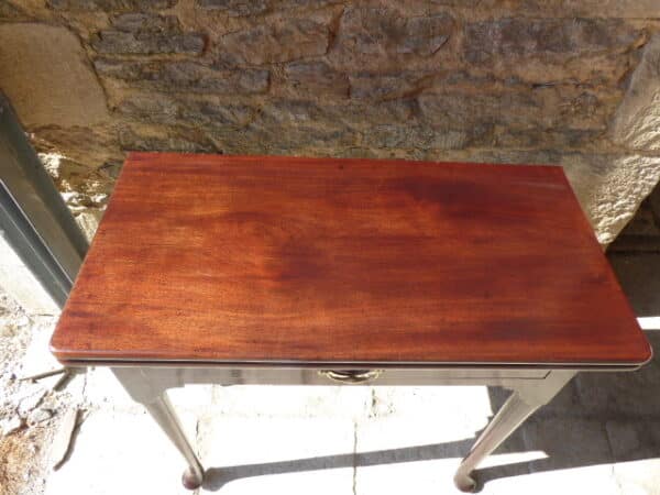 Georgian red walnut tea table circa 1755 - Image 4