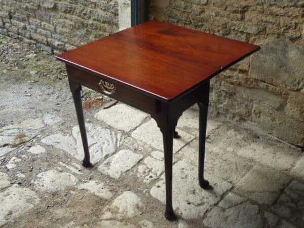 Georgian red walnut tea table circa 1755 Georgian Antique Tables 10