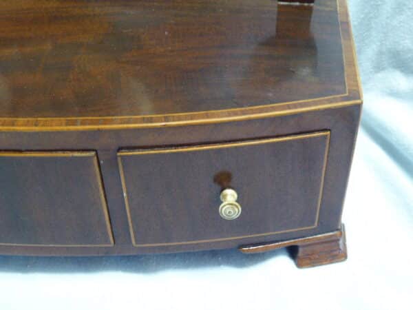 Mahogany shield shaped toilet mirror circa 1810 - Image 4