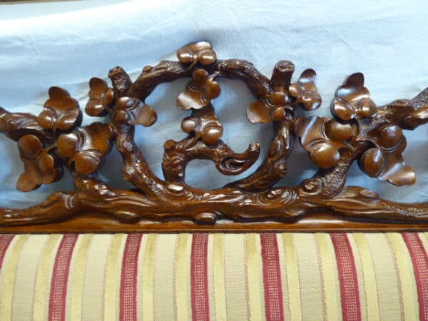 Rare Black Forest walnut window seat circa 1850 Black forest Antique Sofas 4