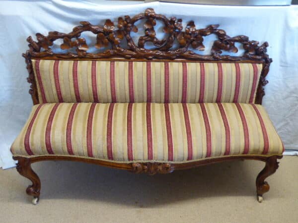 Rare Black Forest walnut window seat circa 1850 Black forest Antique Sofas 8