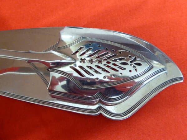 Rare Georgian sterling silver server - Image 5
