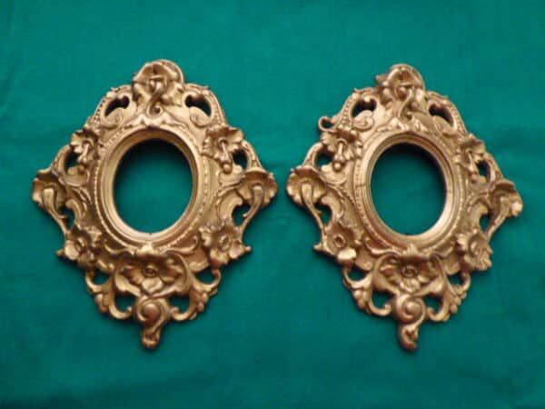 Pair of Georgian gesso portrait frames