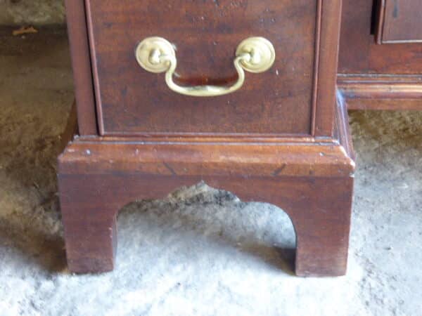 Georgian mahogany knee hole desk circa 1800 - Image 6