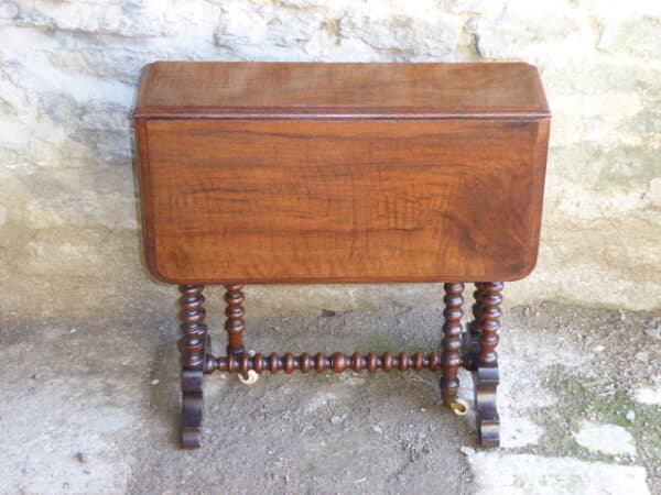 Walnut Sutherland table circa 1860 sutherland table Antique Tables 4