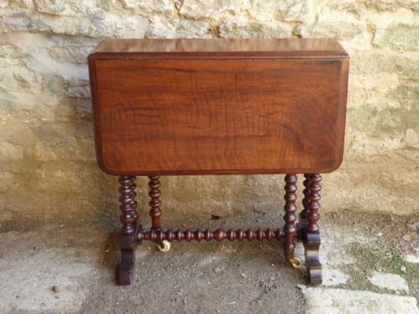 Walnut Sutherland table circa 1860 sutherland table Antique Tables 5