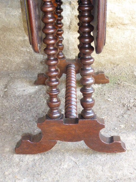 Walnut Sutherland table circa 1860 sutherland table Antique Tables 7