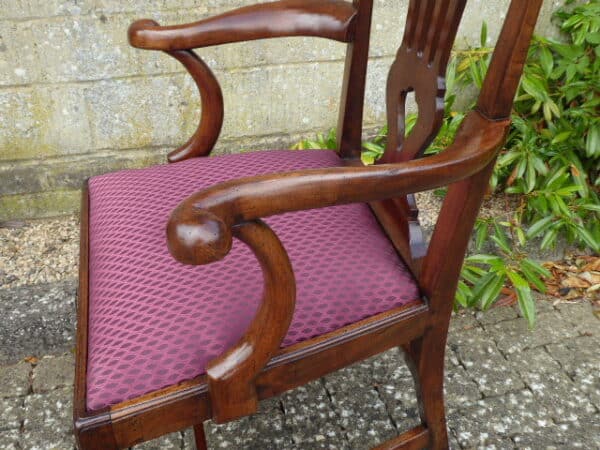 Irish walnut armchair circa 1760 - Image 4