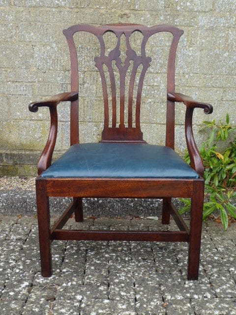 Irish mahogany armchair circa 1750 armchair Antique Chairs 3
