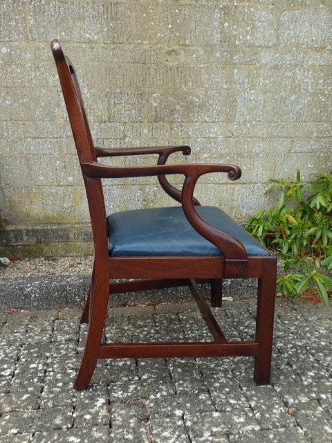 Irish mahogany armchair circa 1750 armchair Antique Chairs 4