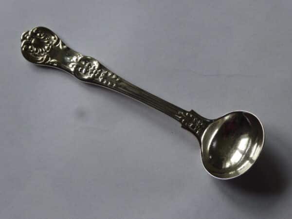Pair of silver condiment spoons 1833 – Queens pattern condiment spoons Antique Silver 3