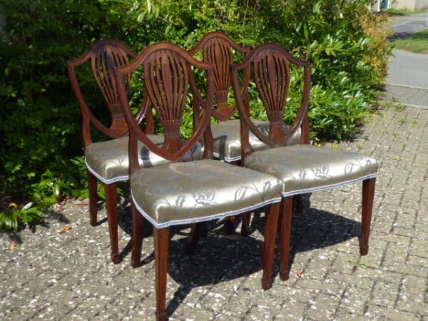 Set of 4 mahogany Hepplewhite dining chairs circa 1800 - Image 3