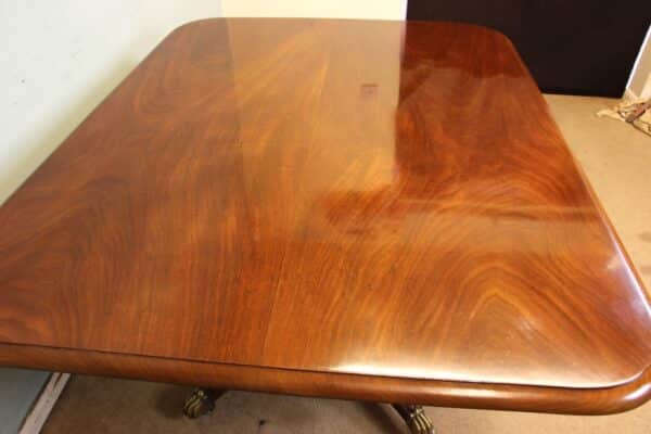 Antique Quality 19th Century Mahogany Pedestal Breakfast Dining Table - Image 4
