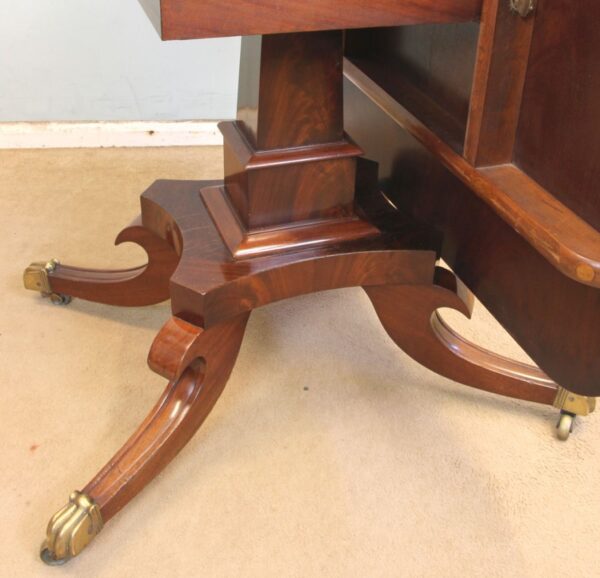Antique Quality 19th Century Mahogany Pedestal Breakfast Dining Table - Image 6