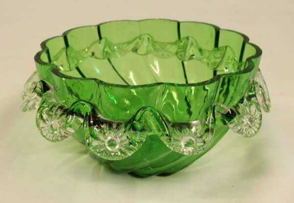 Antique Victorian Green Glass Frilled Bowl - Image 2