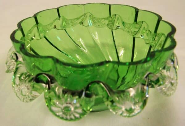 Antique Victorian Green Glass Frilled Bowl - Image 4
