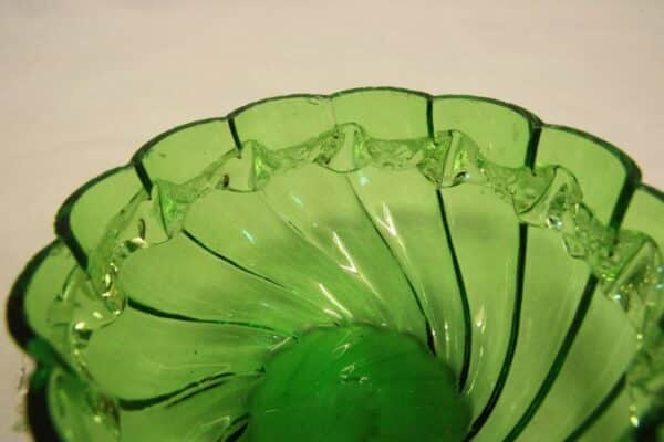 Antique Victorian Green Glass Frilled Bowl - Image 5