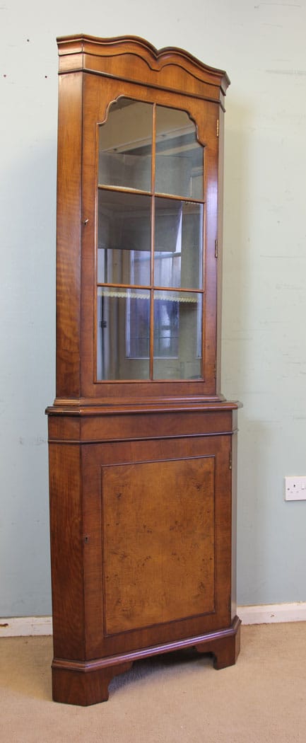 Queen Anne Style Walnut Corner Cabinet, Antique Antique Cabinets 10