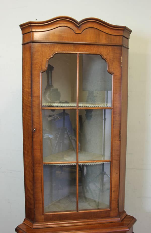 Queen Anne Style Walnut Corner Cabinet, - Image 3