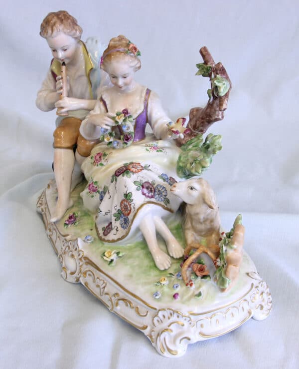 Porcelain Centre Piece. - Image 10