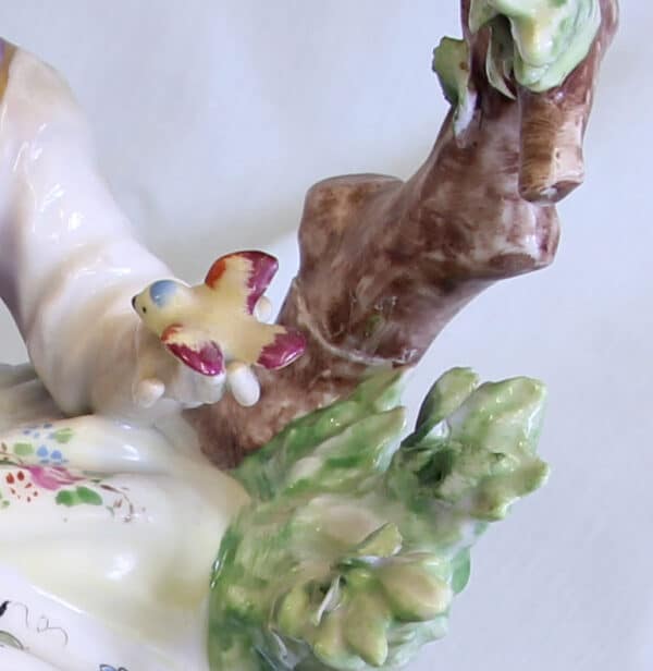 Porcelain Centre Piece. - Image 12