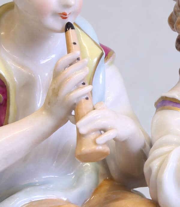 Porcelain Centre Piece. - Image 14