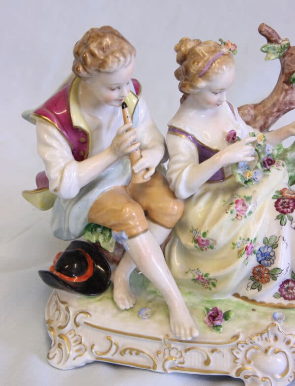 Porcelain Centre Piece. - Image 6