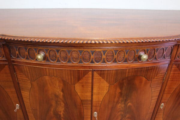 Mahogany Bow Front Georgian Style Sideboard Base. - Image 11