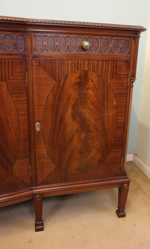 Mahogany Bow Front Georgian Style Sideboard Base. - Image 3
