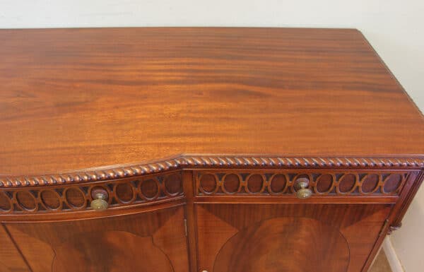Mahogany Bow Front Georgian Style Sideboard Base. - Image 5