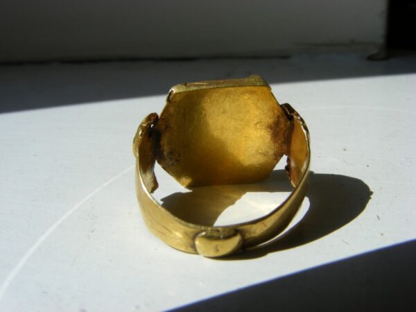 Beautiful & Rare Islamic Gold and Turquoise Ring over 500 years old - Image 3