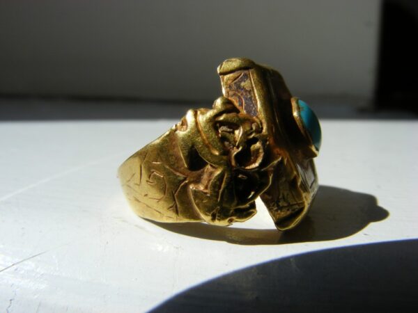 Beautiful & Rare Islamic Gold and Turquoise Ring over 500 years old - Image 4