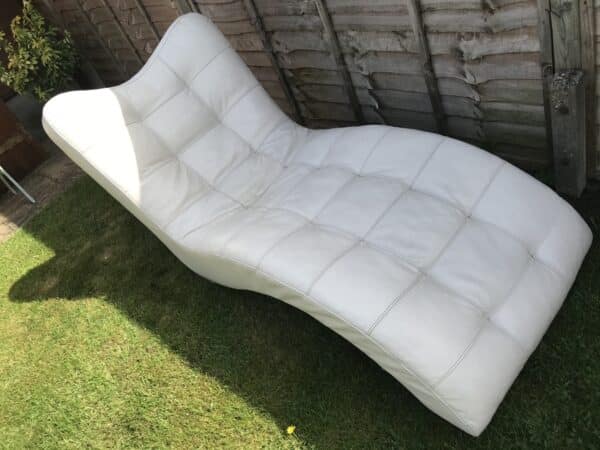 Italian Styled Chaise Longue in White leather circa 1960’s beautiful Antique Furniture 3