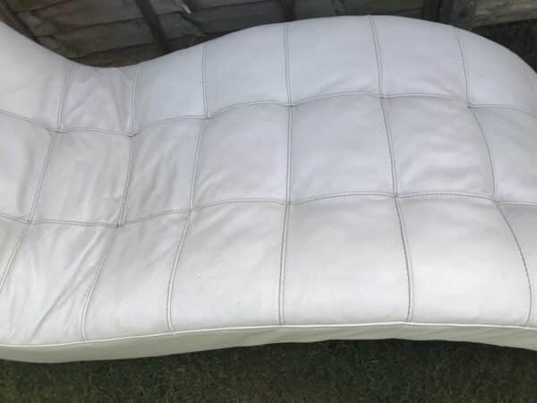 Italian Styled Chaise Longue in White leather circa 1960’s - Image 4