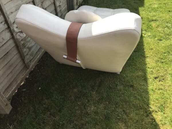 Italian Styled Chaise Longue in White leather circa 1960’s beautiful Antique Furniture 8