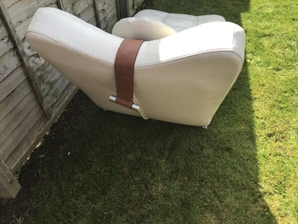 Italian Styled Chaise Longue in White leather circa 1960’s - Image 6
