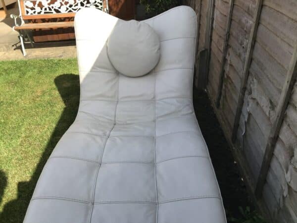 Italian Styled Chaise Longue in White leather circa 1960’s beautiful Antique Furniture 10