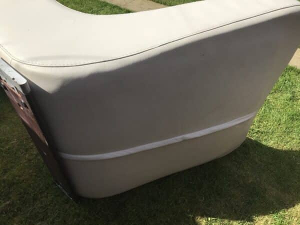 Italian Styled Chaise Longue in White leather circa 1960’s - Image 11