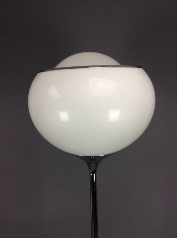 Guzzini 1960's/1970's Chrome & Acrylic Floor Lamp - Image 2